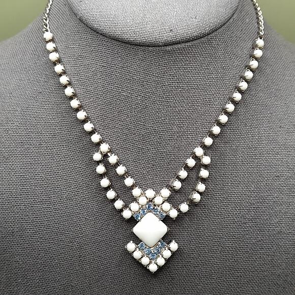 Vintage Milk Glass Soft Blue Rhinestone Necklace Choker Unsigned - Picture 11 of 11